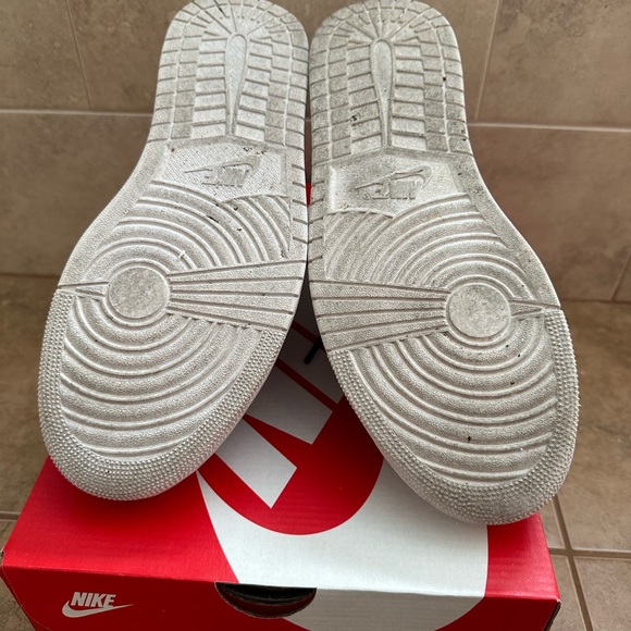 Like New mens Nike sneakers - Picture 3 of 4